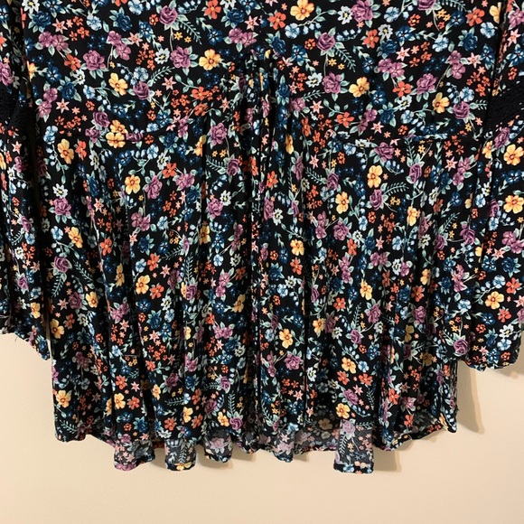 Junior size 11-13 Top by NO BOUNDARIES - Picture 3 of 16